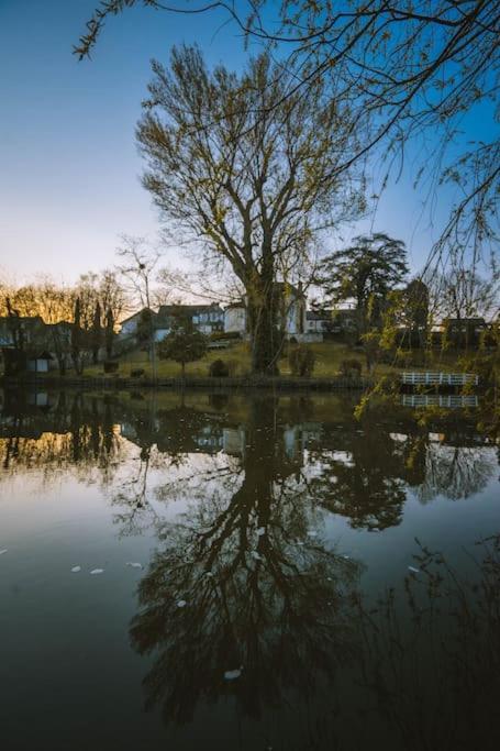 Le Chalet Du Bout Du Monde, En Bord De Riviere ! Grez-sur-Loing Buitenkant foto